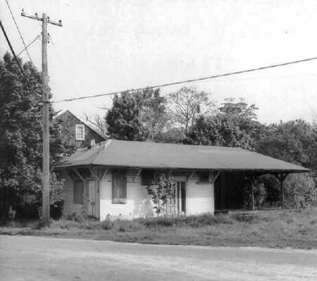 Sag-Harbor-express-house_private-location_1968_DaveKeller.jpg (62723 bytes)